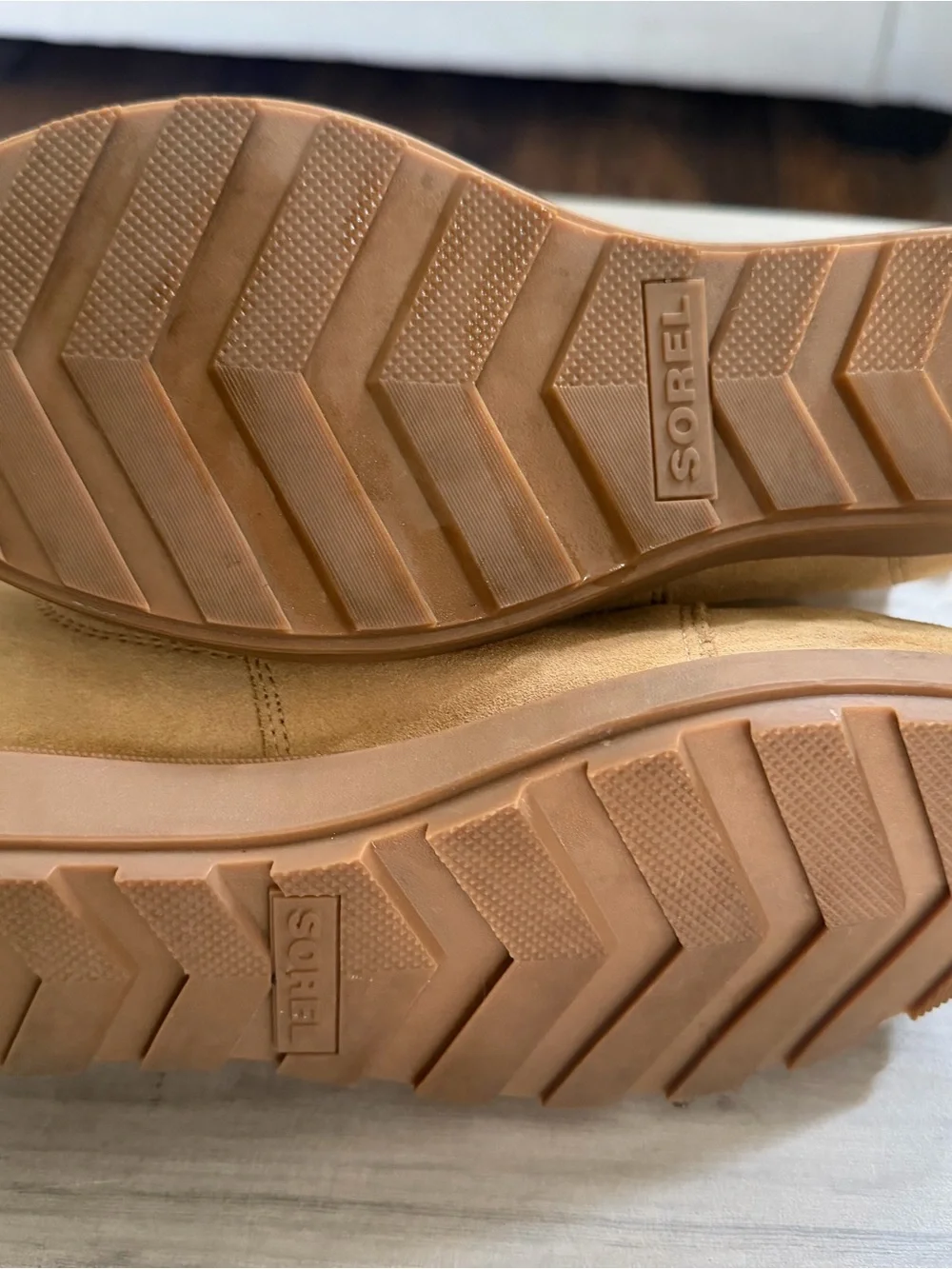Sorel Camel Suede Chelsea Wedge Ankle Boots Size 7.5